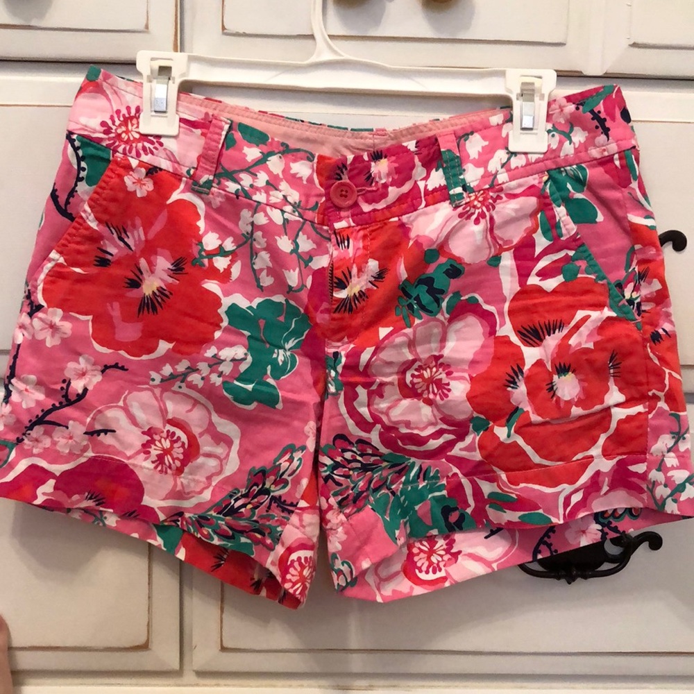 Lilly Pulitzer shorts, size 6.